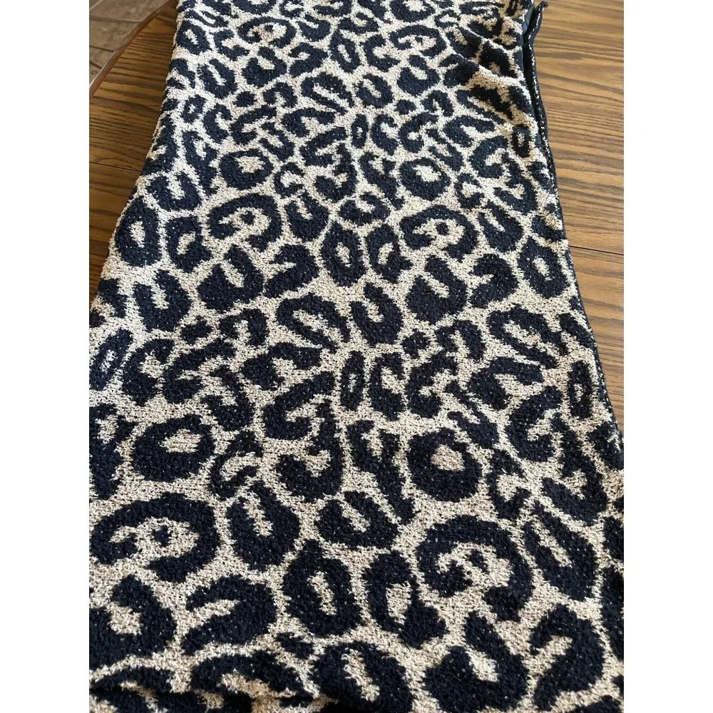 Womans leopard print black/cream scarf wrap with snaps